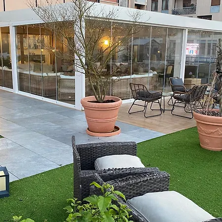 לינה וארוחת בוקר Myhome 75 Premium Luxury פסקרה