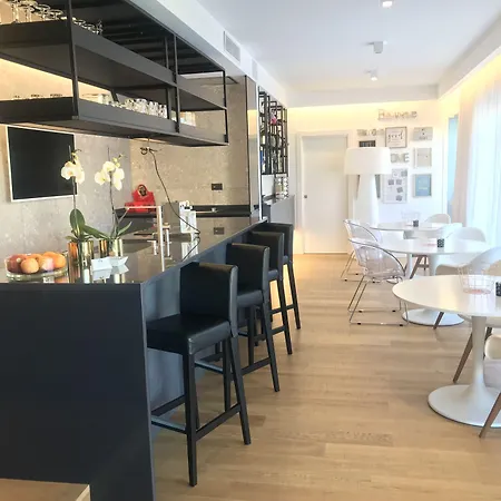 לינה וארוחת בוקר Myhome 75 Premium Luxury 4*