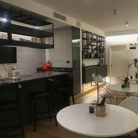 לינה וארוחת בוקר Myhome 75 Premium Luxury 4*