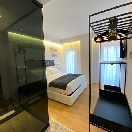 לינה וארוחת בוקר Myhome 75 Premium Luxury פסקרה
